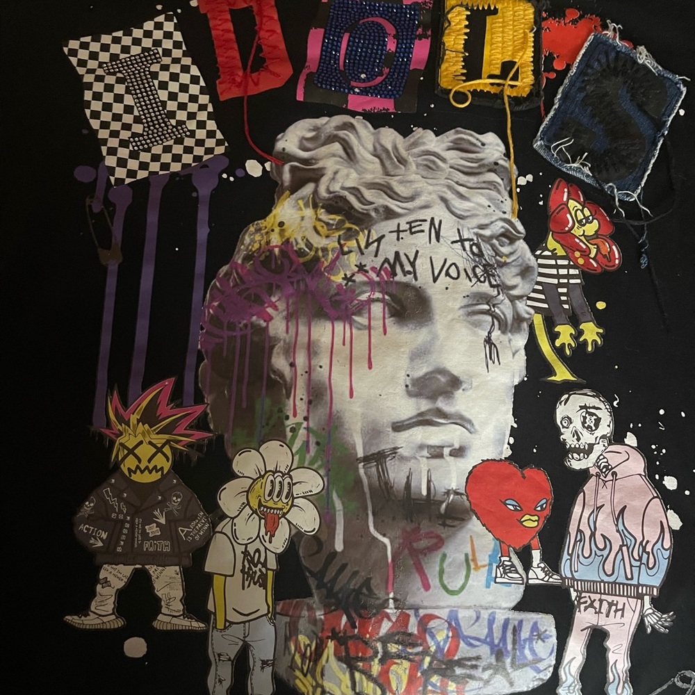 Smokerise Graphic Tshirt Sz Large With The Word Idols Spelled In Embellishment. View 2